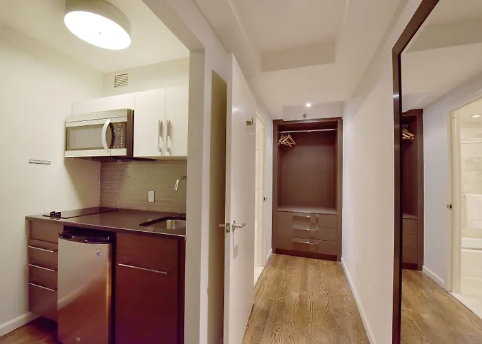Hotel 32 32