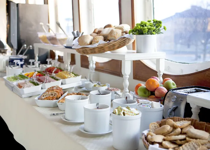 Mälardrottningen Yacht Hotel