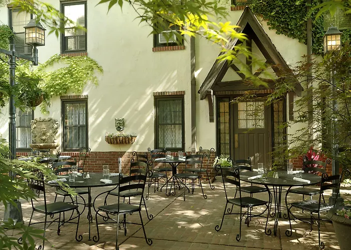 Seven Gables Inn, St Louis West, A Tribute Portfolio Hotel