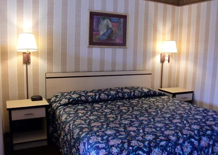 Travelstar Inn & Suites