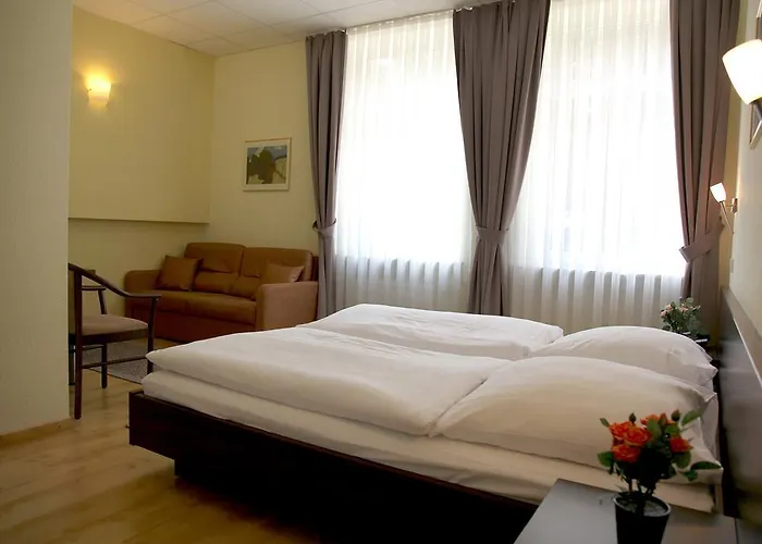 Günstiges Hotel: Hotel am Charlottenplatz
