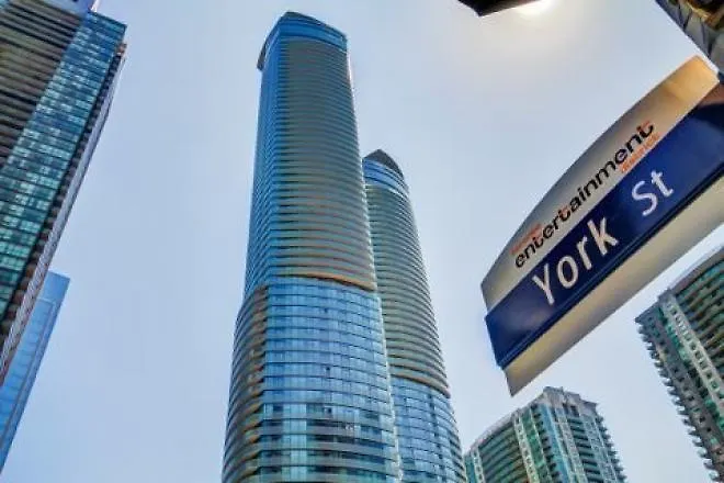Condo Downtown, Cn Tower, Financial District