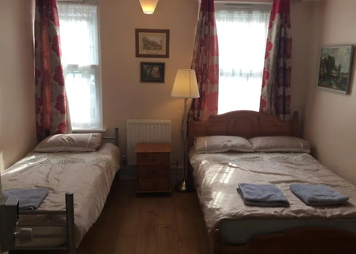 Family Hotel: Central Greenwich Guest Rooms