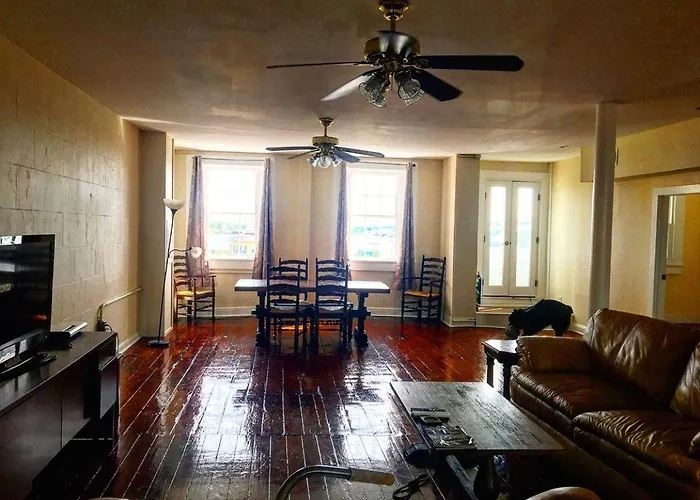 French Quarter Apartment With Mississippi River View