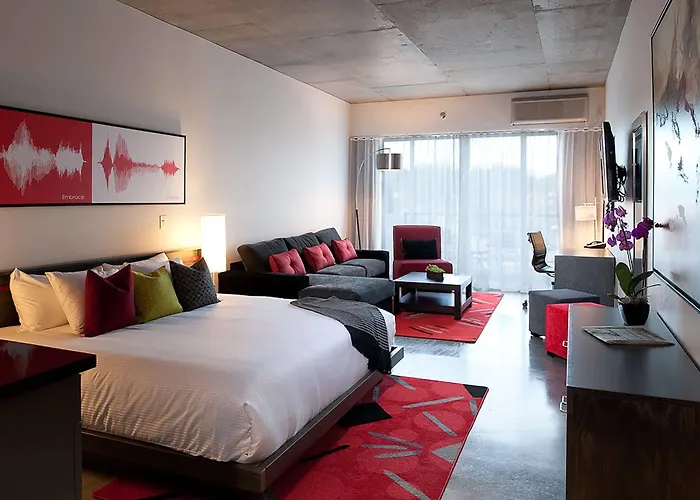 Pet Friendly hotel: Hotelred