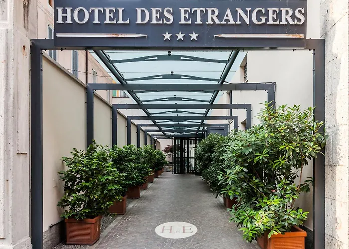 Des Etrangers