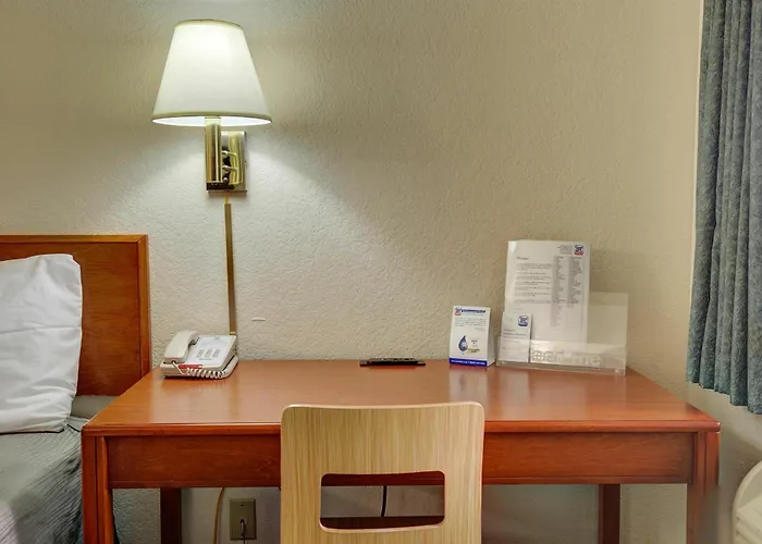 Golf hotel: Good Nite Inn Sylmar