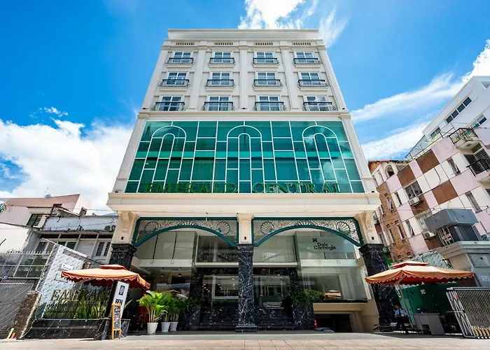 In Luxury hotels Emerald Central