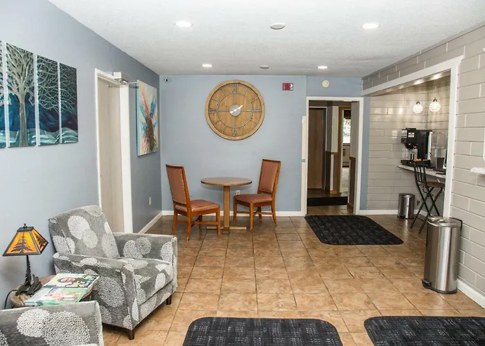 Americas Best Value Inn & Suites Detroit Lakes