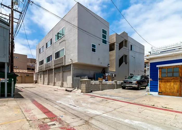 Fantastic Mission Beach Condo Steps To The Beach