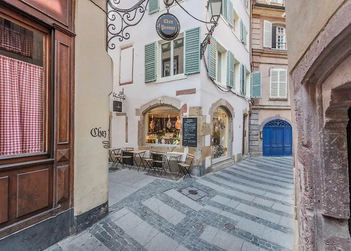 Apartment: Le Carre D'Or - Appartement Avec Vue Cathedrale