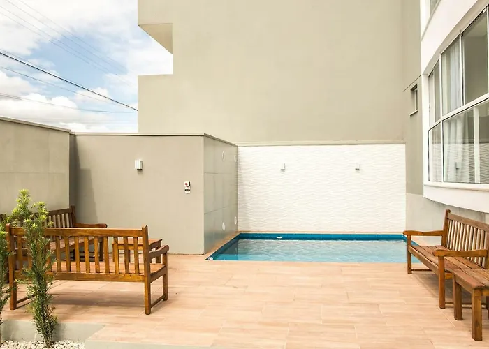 Apartamento Decorado e com Piscina