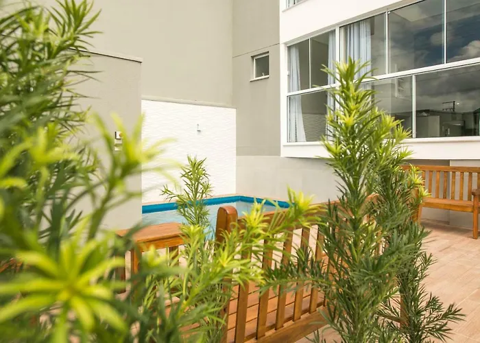 Apartamento Decorado e com Piscina