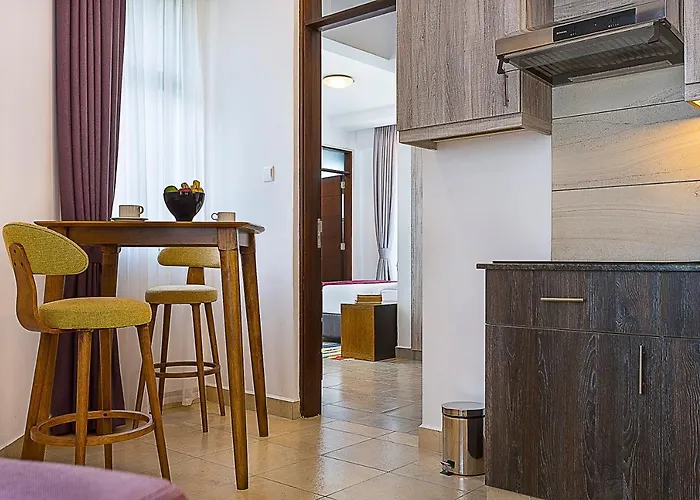 L'Aziz Suites - Near Aga Khan Hospital
