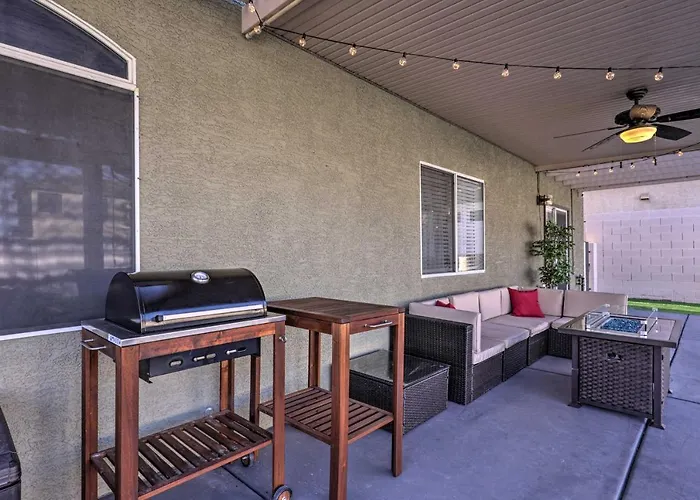 Luxurious Vegas Digs Hot Tub, Bbq, Cabana And More!